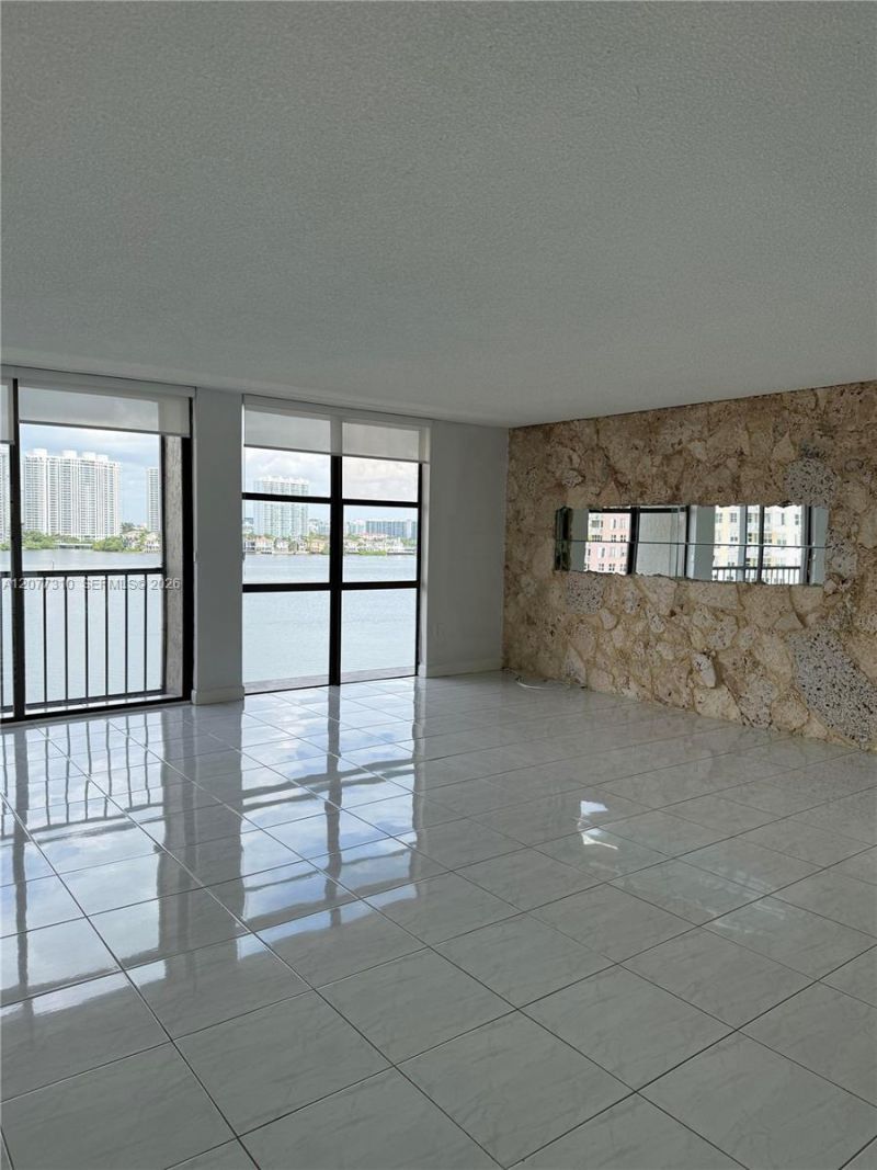 17500 N Bay Rd , Unit S907, Sunny Isles Beach, FL 33160 Photo
