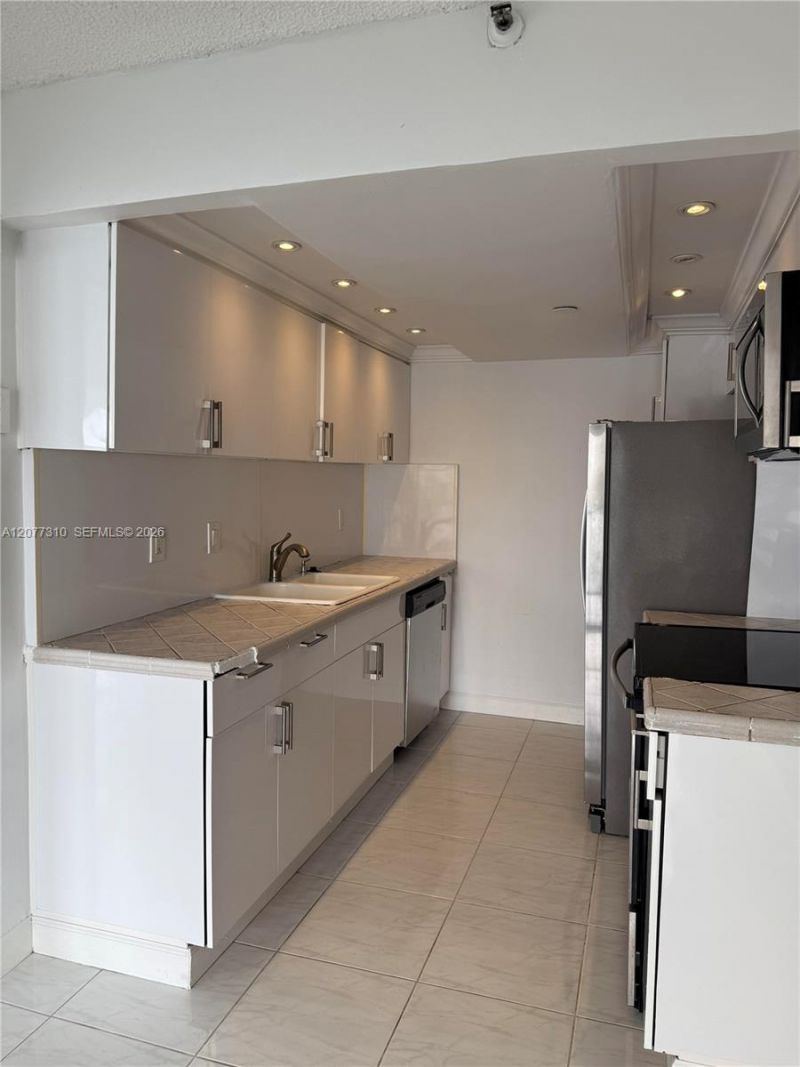 17500 N Bay Rd , Unit S907, Sunny Isles Beach, FL 33160 Photo