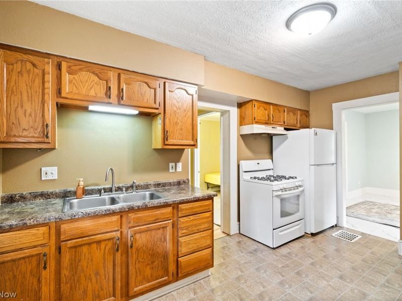 777 Montana Avenue, Akron, OH 44314 Photo 7