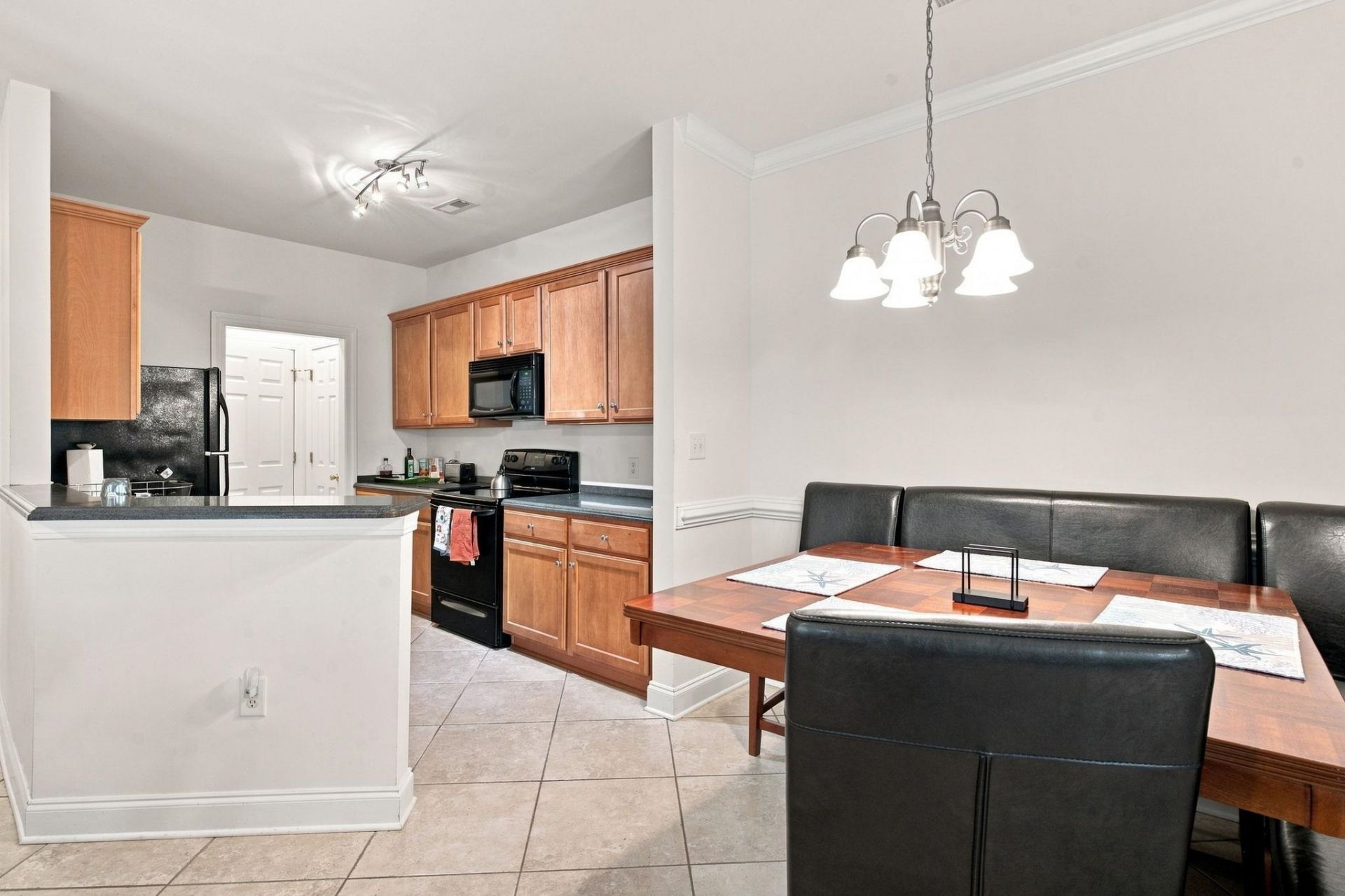 2037 Silvercrest Dr. Photo 10
