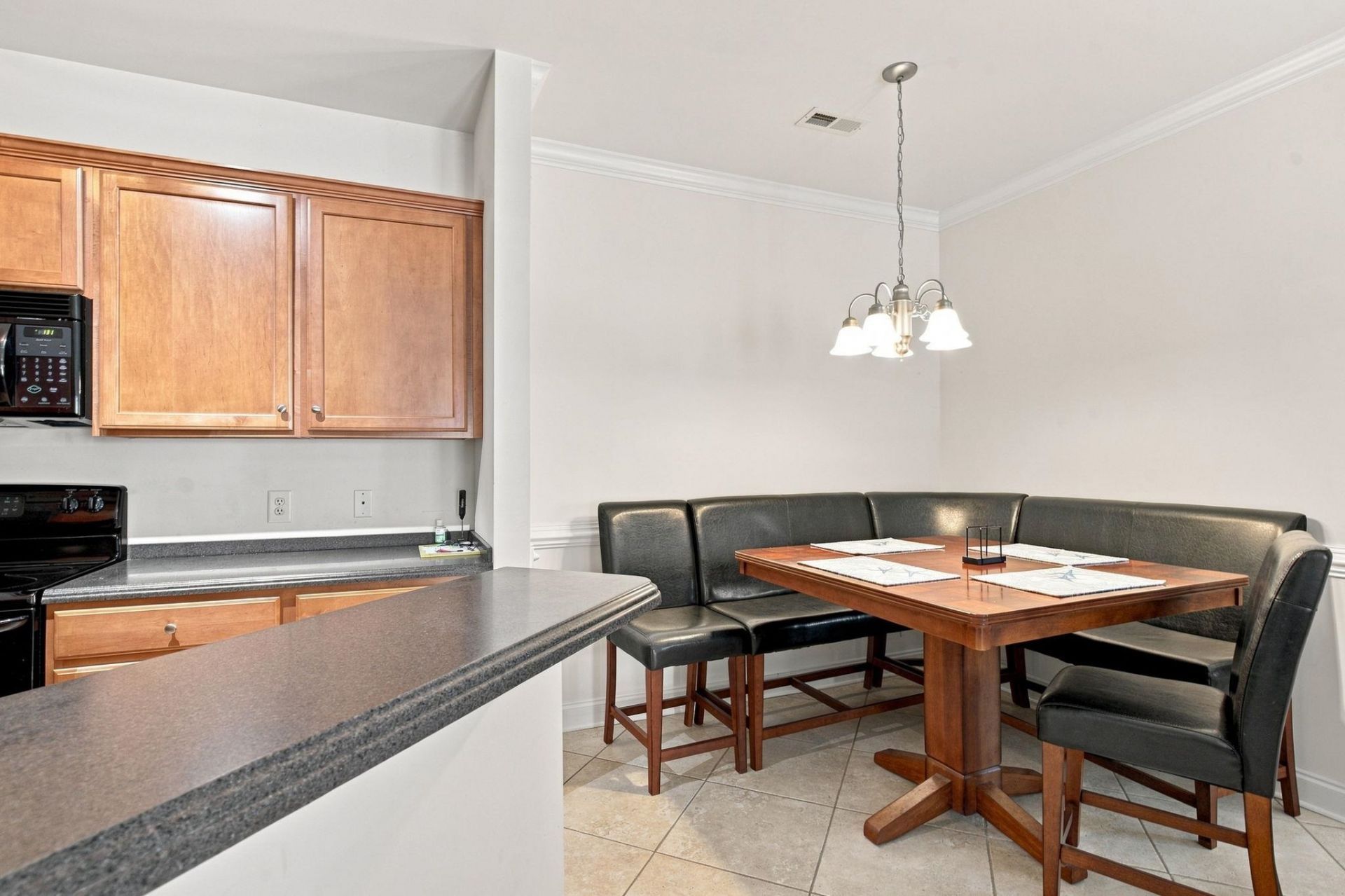 2037 Silvercrest Dr. Photo 11