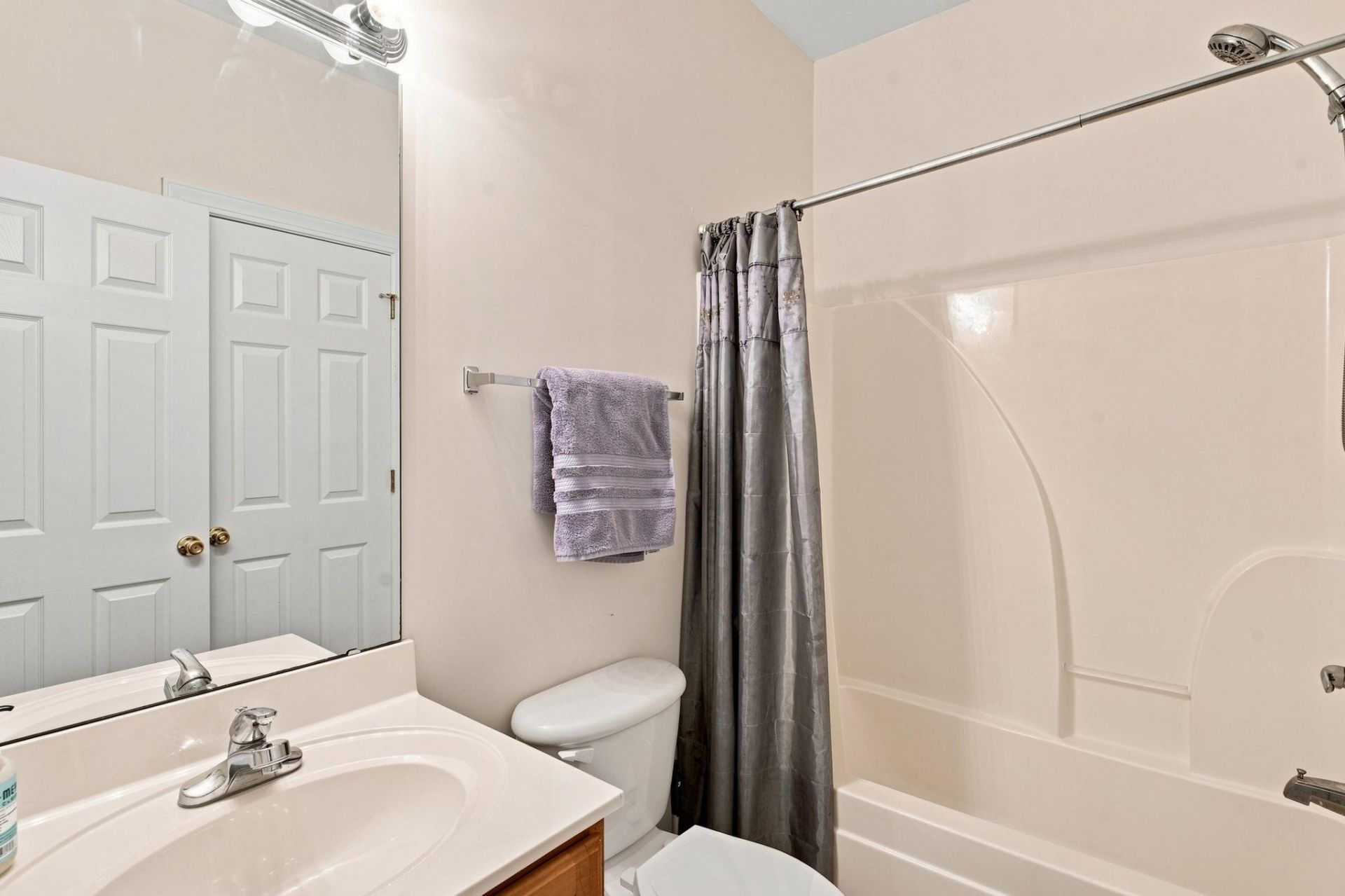 2037 Silvercrest Dr. Photo 19