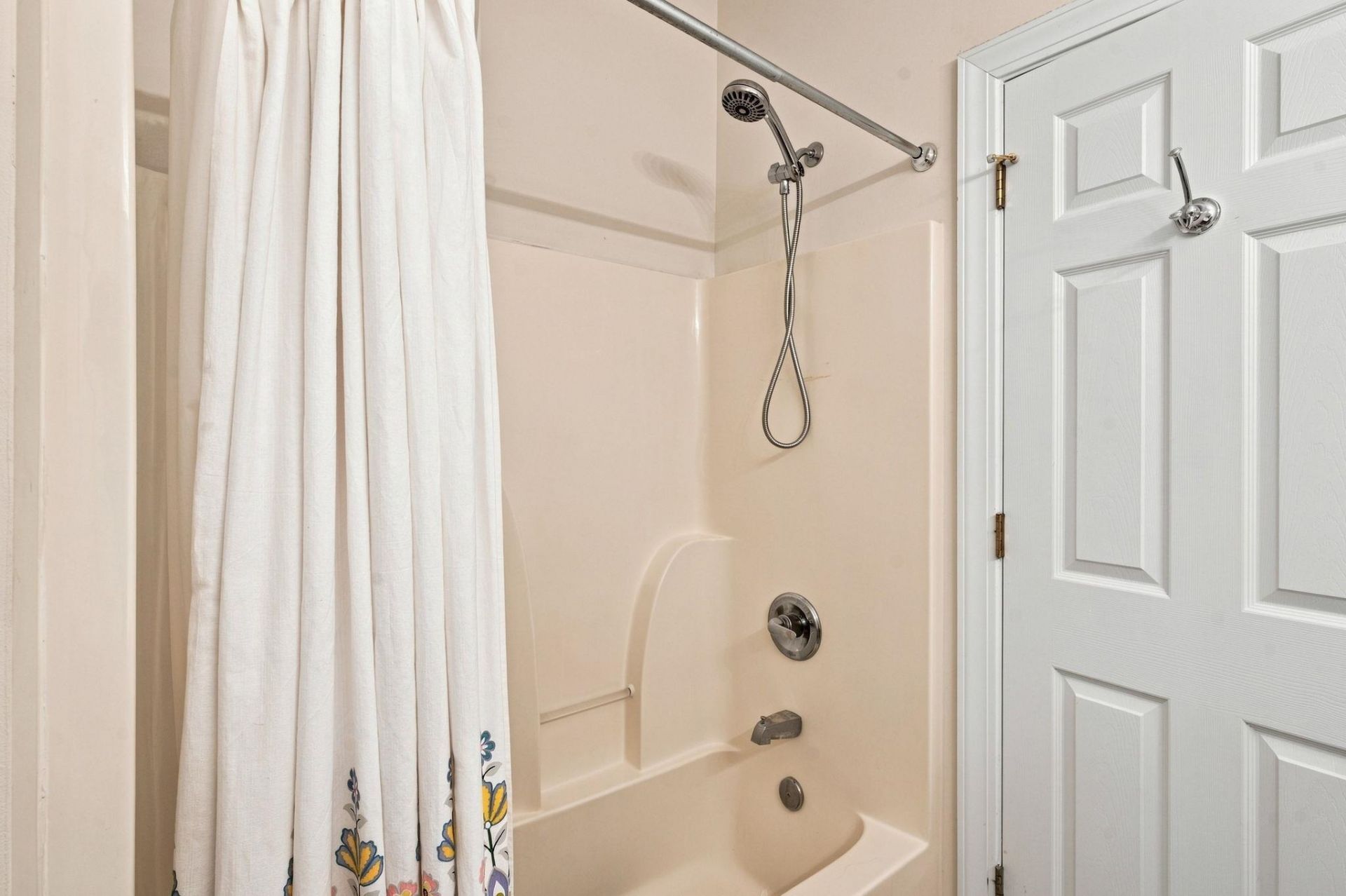2037 Silvercrest Dr. Photo 21