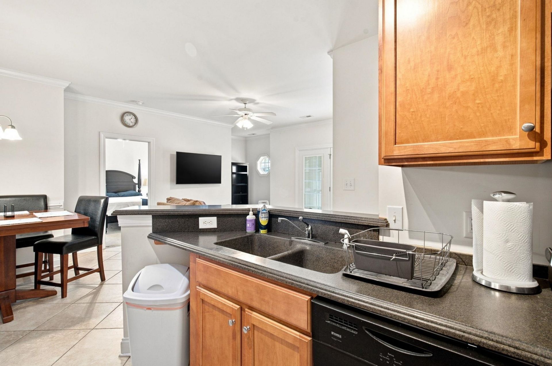 2037 Silvercrest Dr. Photo 9