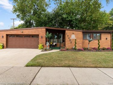 14400 Oak Park Boulevard , Oak Park, Mi 48237
