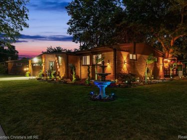 14400 Oak Park Boulevard, Oak Park, Mi 48237