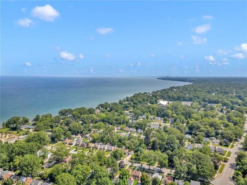 360 Huntmere Drive, Bay Village, OH 44140 Photo 2