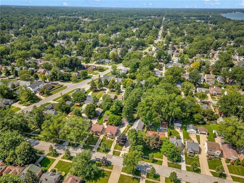 360 Huntmere Drive, Bay Village, OH 44140 Photo 3
