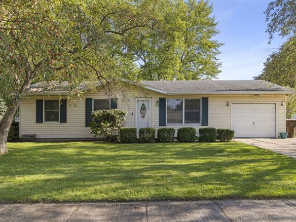 476 E 3rd Street , Herscher, IL 60941