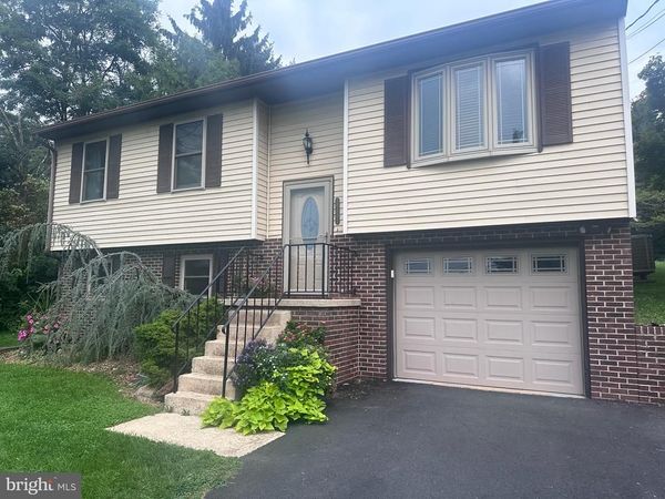 1751 STONEMILL DRIVE, ELIZABETHTOWN, PA 17022