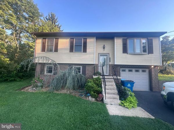 1751 STONEMILL DRIVE , ELIZABETHTOWN, PA 17022