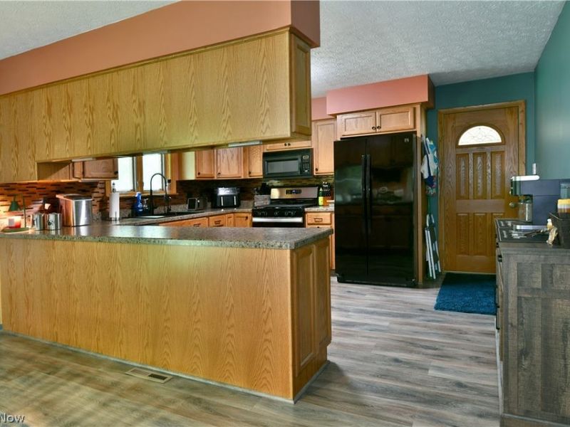 907 Center Street E, Warren, OH 44481 Photo 12