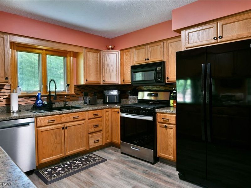 907 Center Street E, Warren, OH 44481 Photo 13