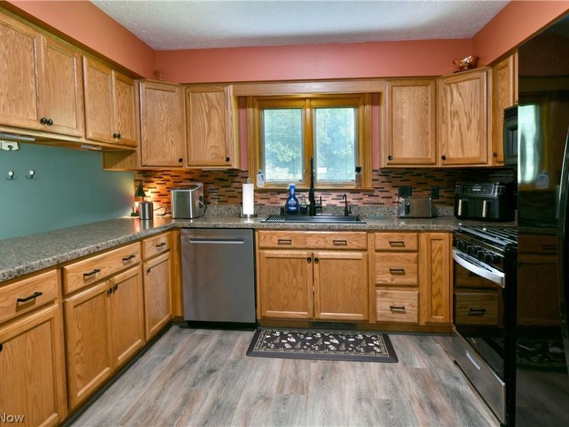 907 Center Street E, Warren, OH 44481 Photo 14