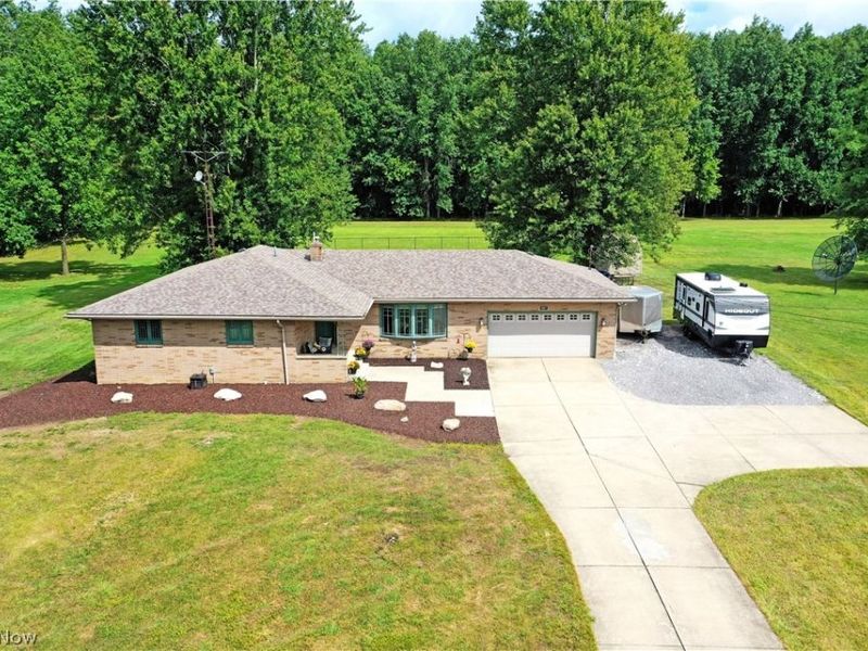 907 Center Street E, Warren, OH 44481 Photo 4