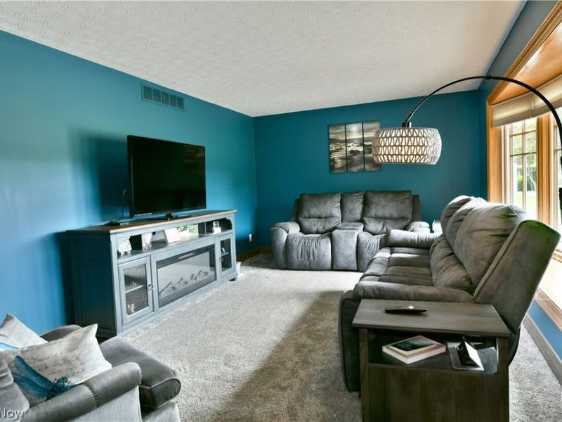 907 Center Street E, Warren, OH 44481 Photo 5