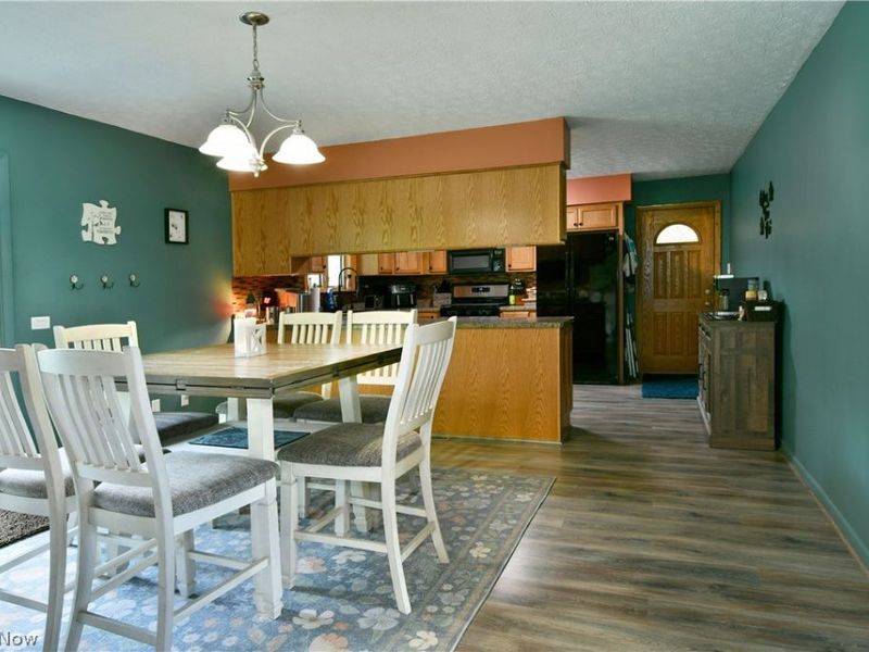 907 Center Street E, Warren, OH 44481 Photo 8