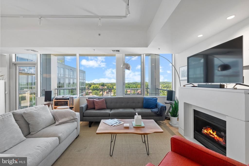 6820 WISCONSIN AVENUE , BETHESDA, MD 20815