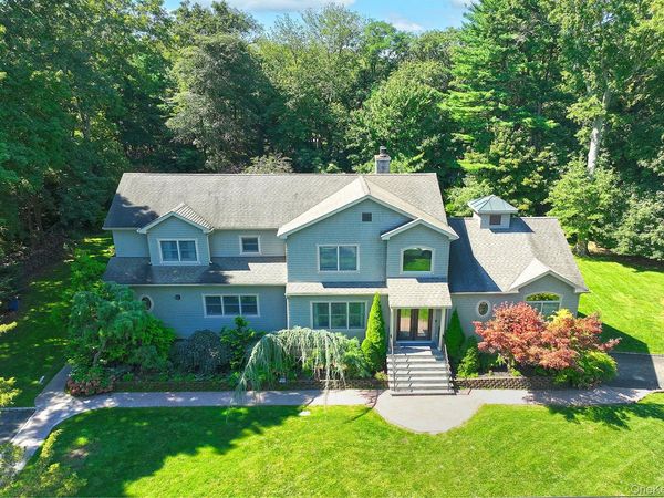 19 Sparrow Lane , Huntington, NY 11743