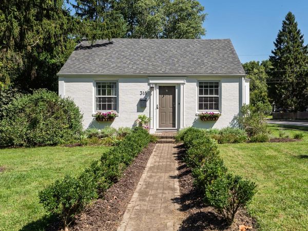 318 Kenbrook Drive , Worthington, OH 43085