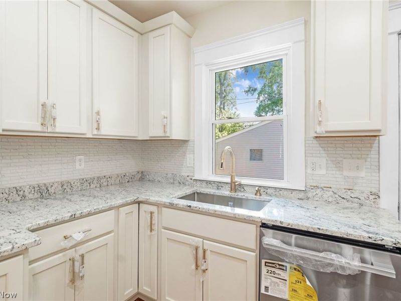 2165 W 95th Street, Cleveland, OH 44102 Photo 14