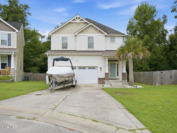 124 Katrina Street , Sneads Ferry, NC 28460