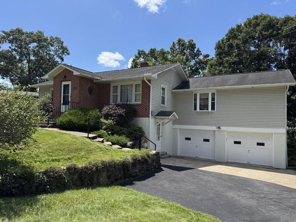 202 Parkwood Dr, BECKLEY, WV 25801