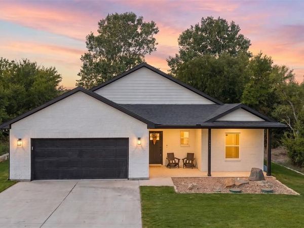 5507 Stonegate Circle, Granbury, TX 76048