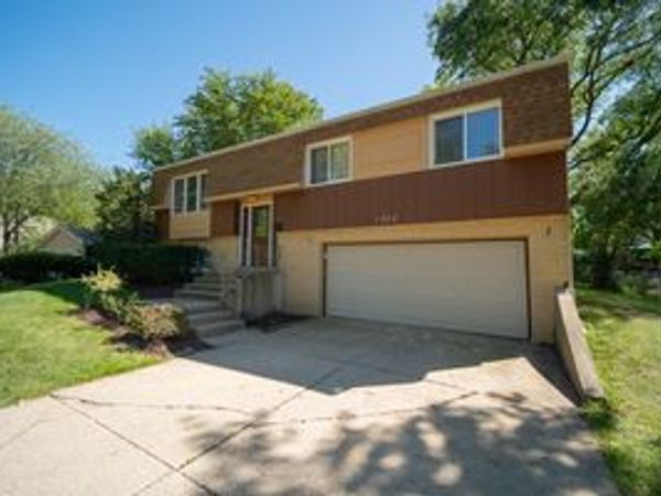 1302 Oxford Lane , Wheaton, IL 60189