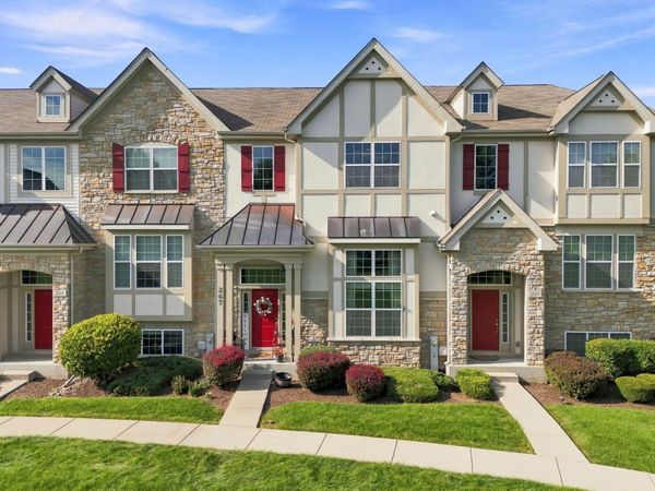 267 Garrett Circle , Carol Stream, IL 60188