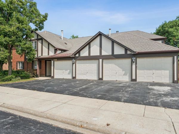 230 Windsor Lane , Unit D, Willowbrook, IL 60527