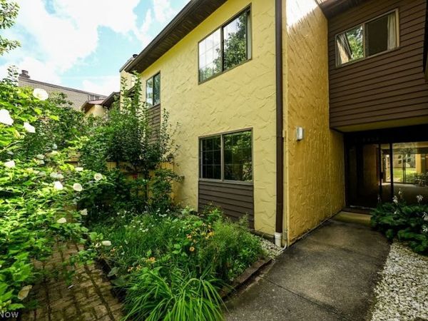 879 Hampton Ridge Drive , Akron, OH 44313