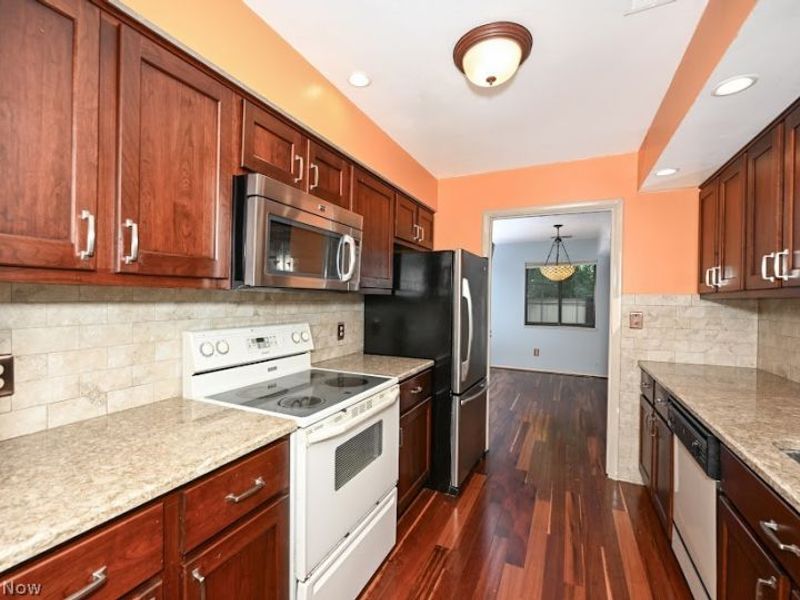 879 Hampton Ridge Drive , Akron, OH 44313 Photo 5