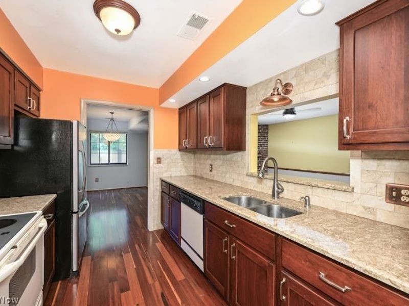 879 Hampton Ridge Drive , Akron, OH 44313 Photo 6