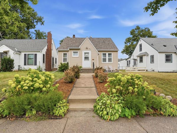 1238 Grotto Street N, Saint Paul, MN 55117