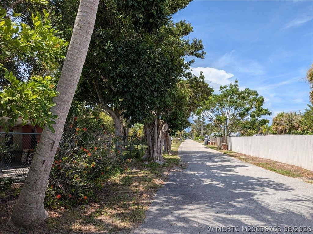 2457 NE Hickory Avenue, Jensen Beach, FL 34957 Photo