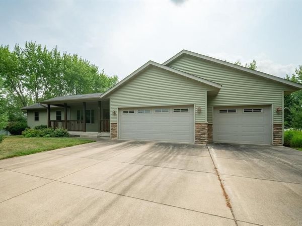 913 Bridgewater Avenue, Chippewa Falls, WI 54729