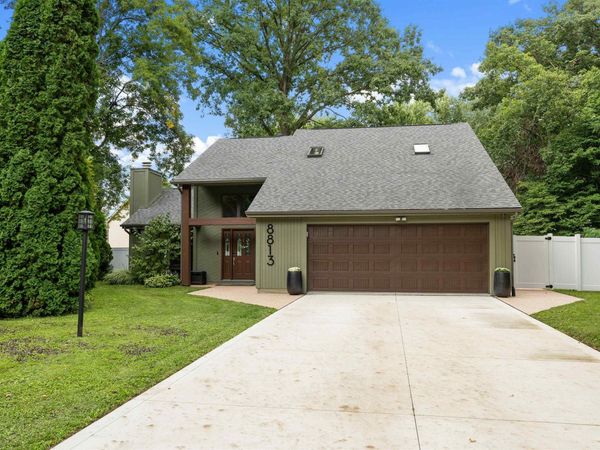 8813 Middleboro Place, New Haven, IN 46774
