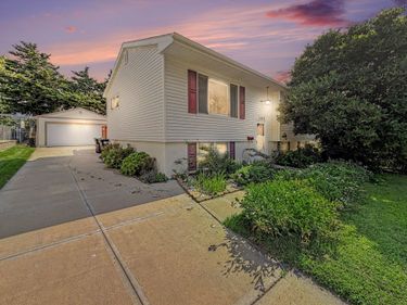 11818 WESTWOOD Lane, OMAHA, NE 68144