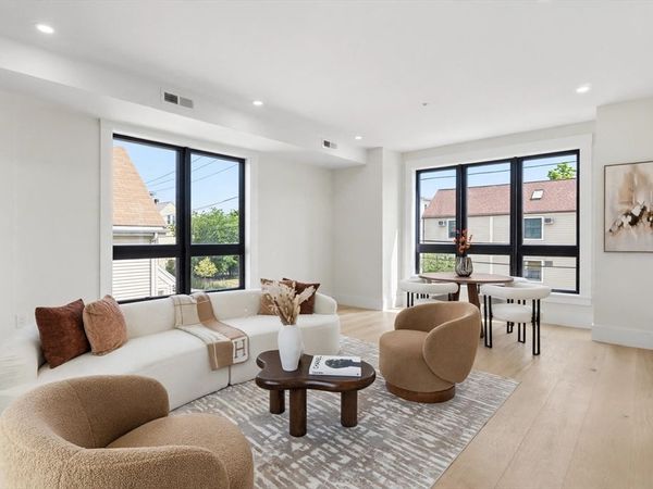 17 Holmes, Unit 2R, Quincy, MA 02171