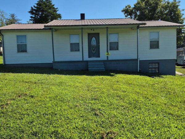 765 Old State Rd, Tellico Plains, TN 37385