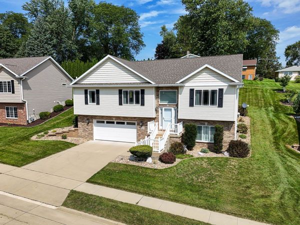 3345 Peach Tree Lane, Dubuque, IA 52002