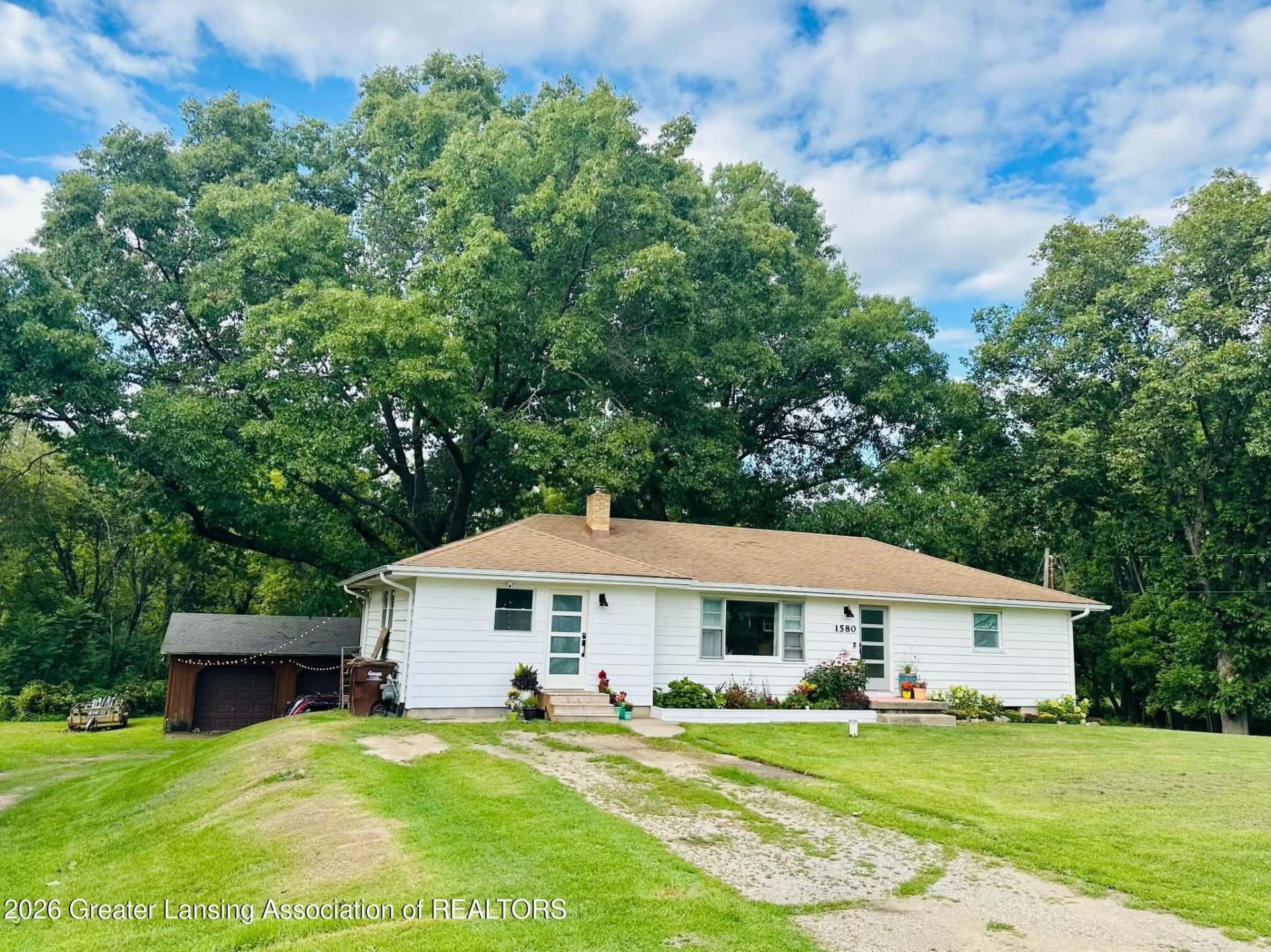 1580 W Dill Road, Dewitt, MI 48820 Main Photo