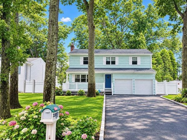 22 Sheppard Lane, Unit B, Smithtown, NY 11787