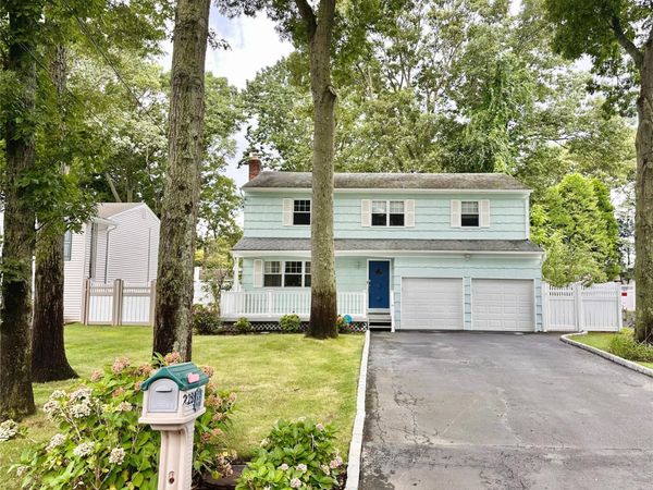 22 Sheppard Lane , Unit B, Smithtown, NY 11787
