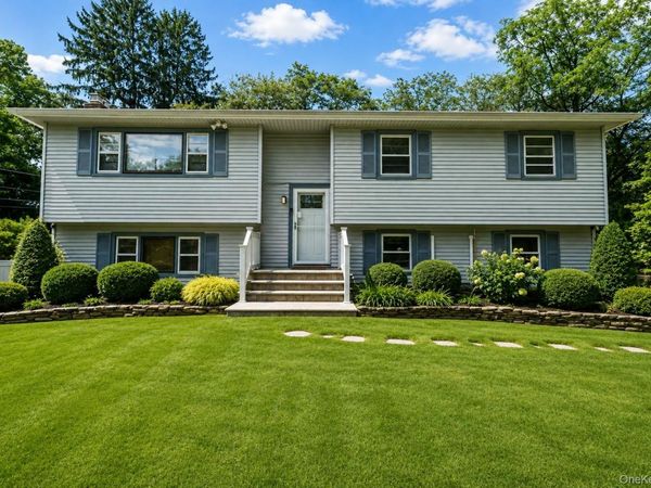 136 Woodhull Road, Huntington, NY 11743