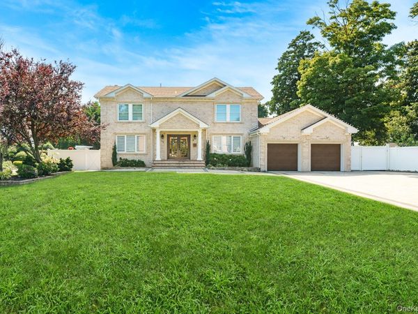20 Mc Cue Lane , Babylon, NY 11702