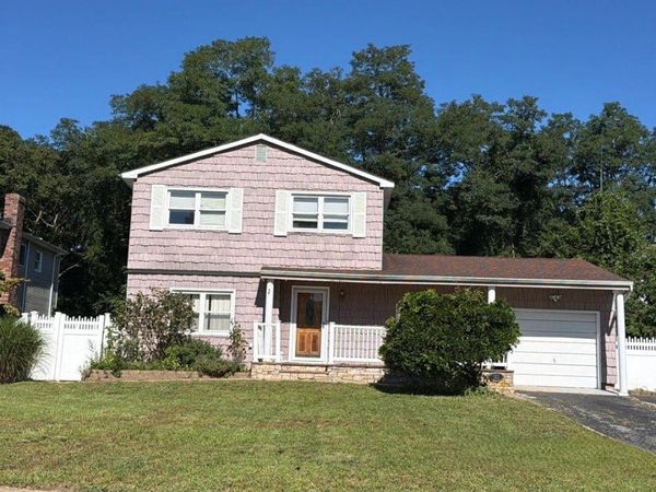 32 Sylvia Circle , Holbrook, NY 11741