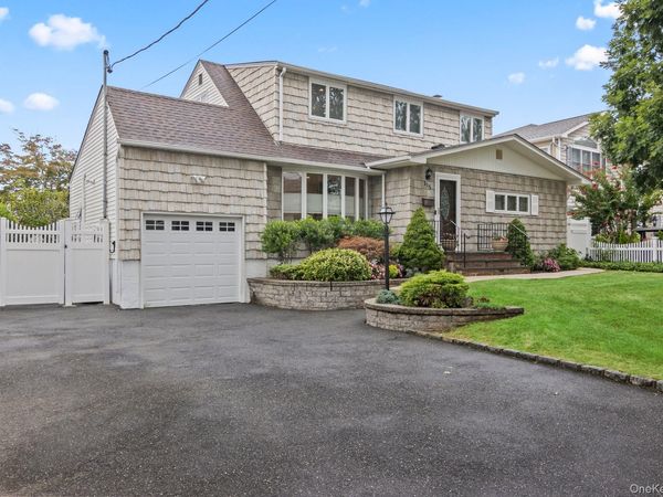 115 N John Street , Massapequa, NY 11758