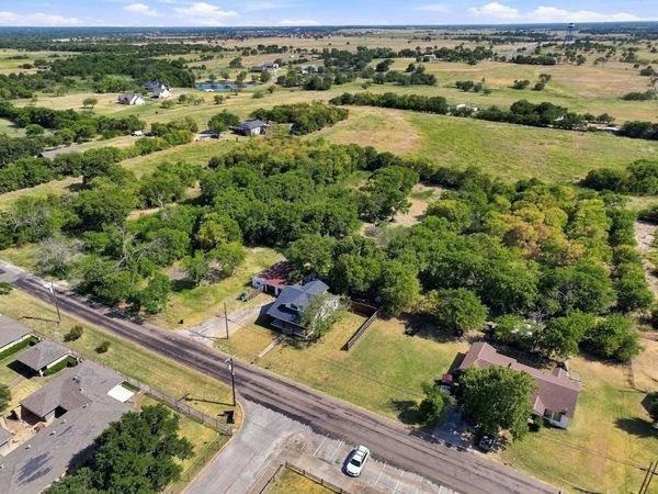 405 E College Street , Gunter, TX 75058